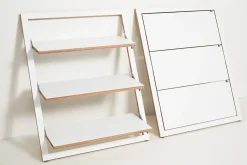 Ambivalenz - Fläpps Leaningshelf - Hylde/Reol - Hvid