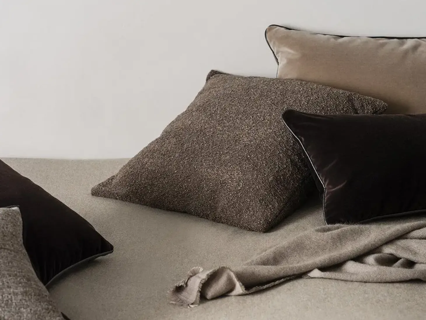 Blomus - Cushion Cover - 40 x 60 cm - Espresso - VELVET