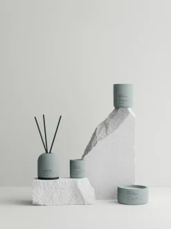 Blomus - Scented Candle - Basil & Bergamot - Pine Gray - FRAGA