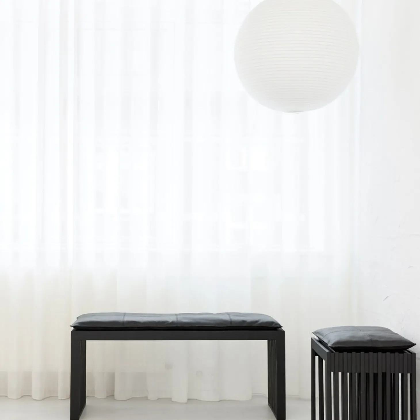 Cinas - Rib bænk 104x35cm mahogni mat sort