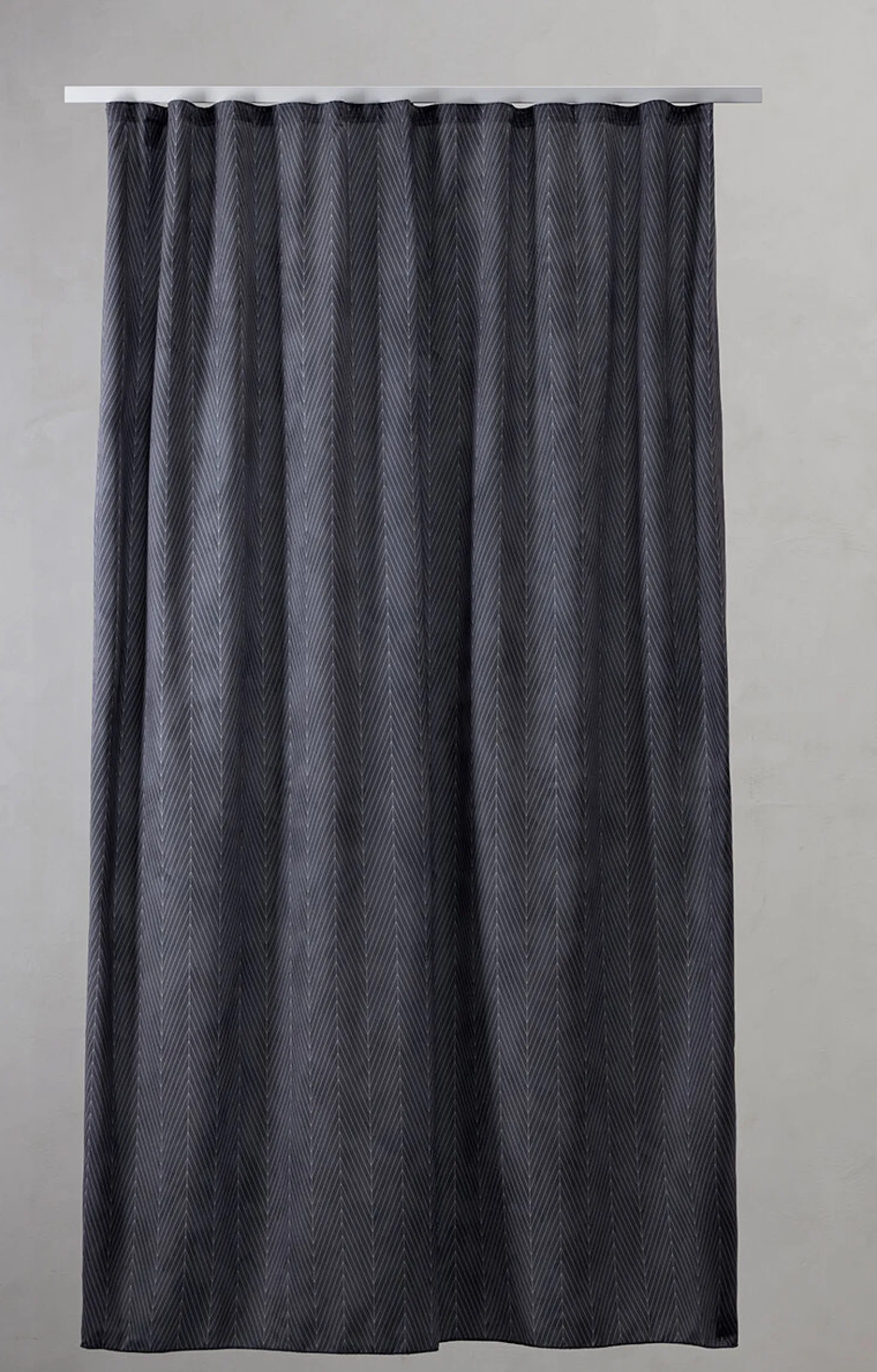 Compliments - Badeforhæng - Pine shower curtain w/tape 200 cm - Mørk grå