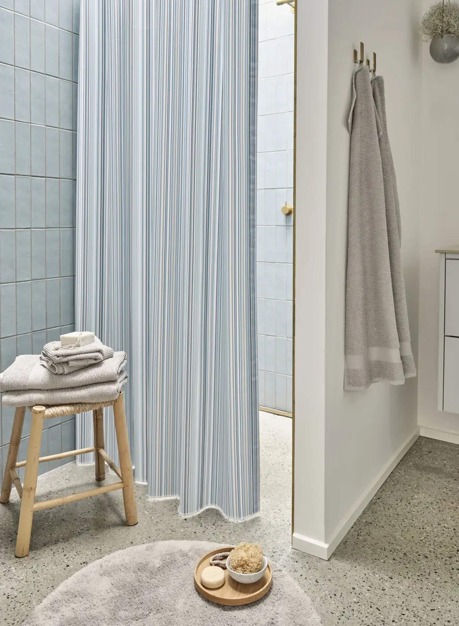 Compliments - Badeforhæng - Spectrum shower curtain w/eyelets 200 cm - Blå
