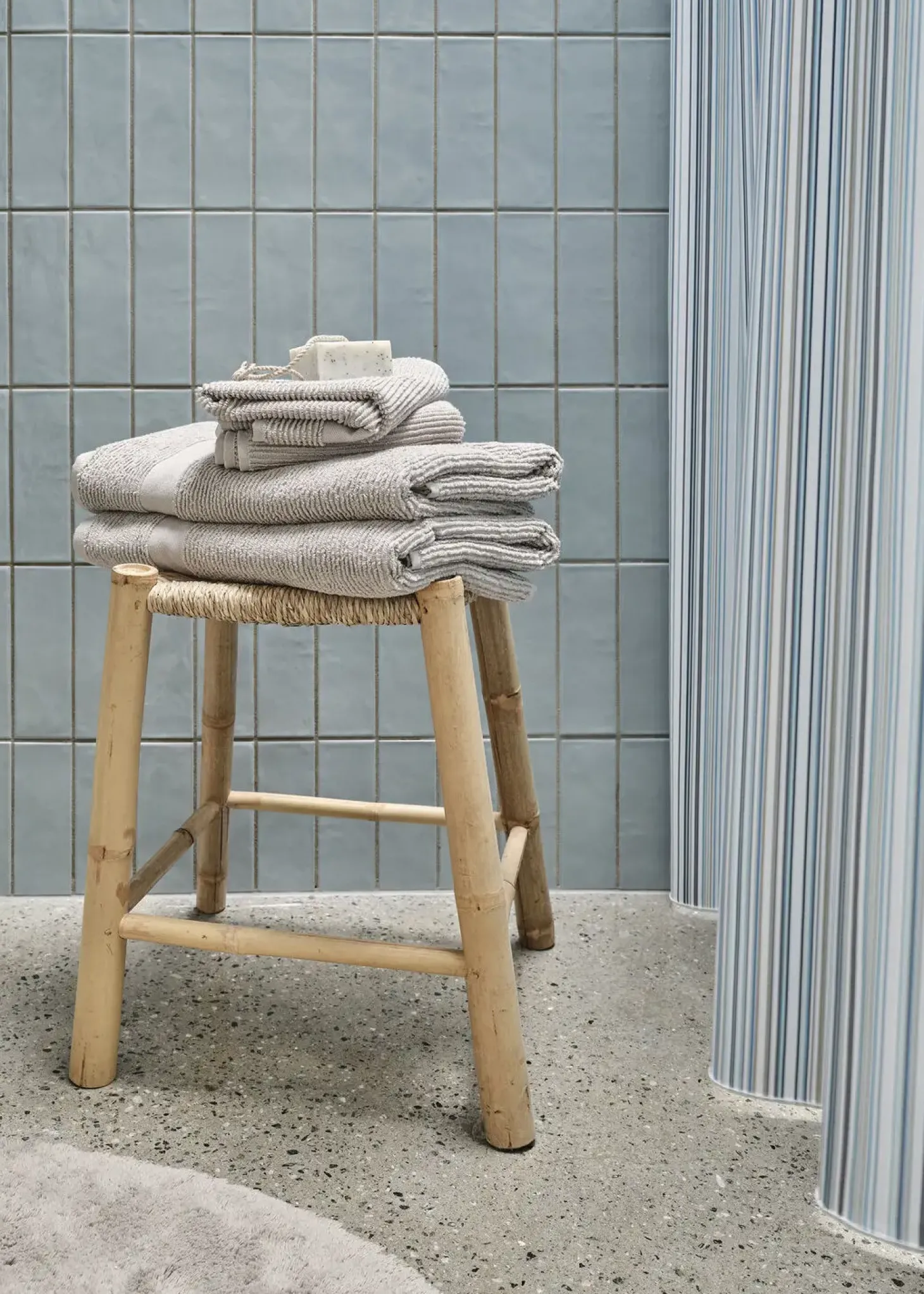 Compliments - Badeforhæng - Spectrum shower curtain w/eyelets 200 cm - Blå