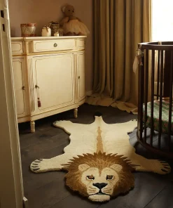 Doing Goods - Moody Lion Gulvtæppe - Large - 152x95x2 cm