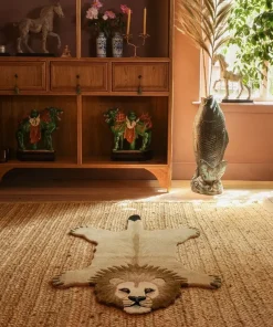 Doing Goods - Moody Lion Gulvtæppe - Large - 152x95x2 cm