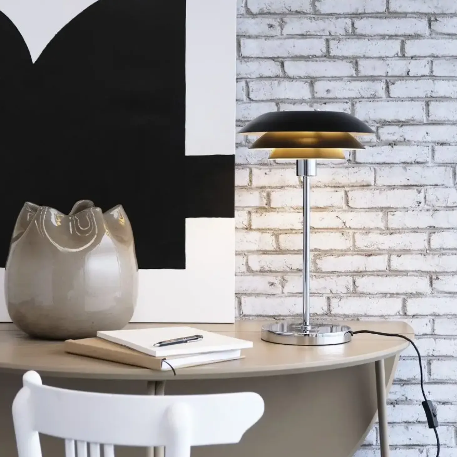 Dyberg Larsen - DL31 Bordlampe - Mat sort, Ø: 31 cm x H: 50 cm