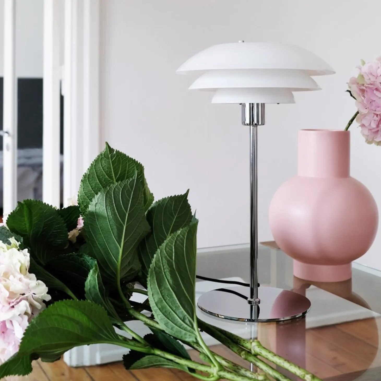 Dyberg Larsen - DL31 Opal bordlampe - Opal/Krom
