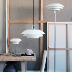 Dyberg Larsen - DL31 Opal gulvlampe - Opal hvid og Krom, Ø: 31 cm x H: 133 cm