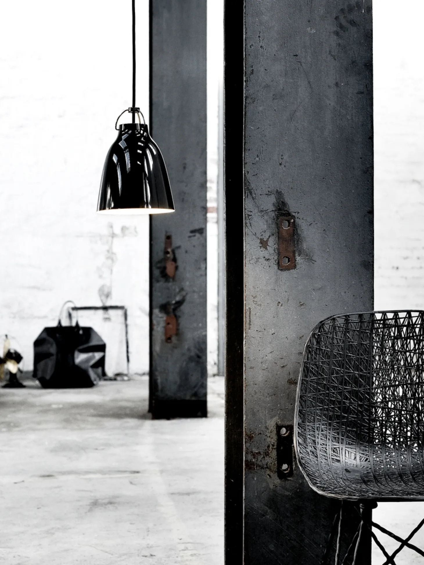 Fritz Hansen - Loftlampe - Caravaggio - Sort - P3 Large - Grå ledning 6m