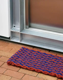 Hay - Coco dørmåtte - Stripe Wave - Brown & Navy - 40x80 cm