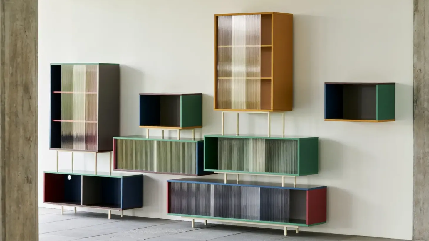 Hay - Reol til Gulv med Glaslåger - Colour Cabinet - Multi farve - Large, B180 X D39 X H51 cm