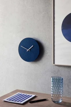 Hemverk - Vægur - Felt Mørkeblå - Ø28 cm - Kobber visere
