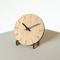 Hemverk - Vægur - Lys Eg - Ø12 cm - Sorte visere