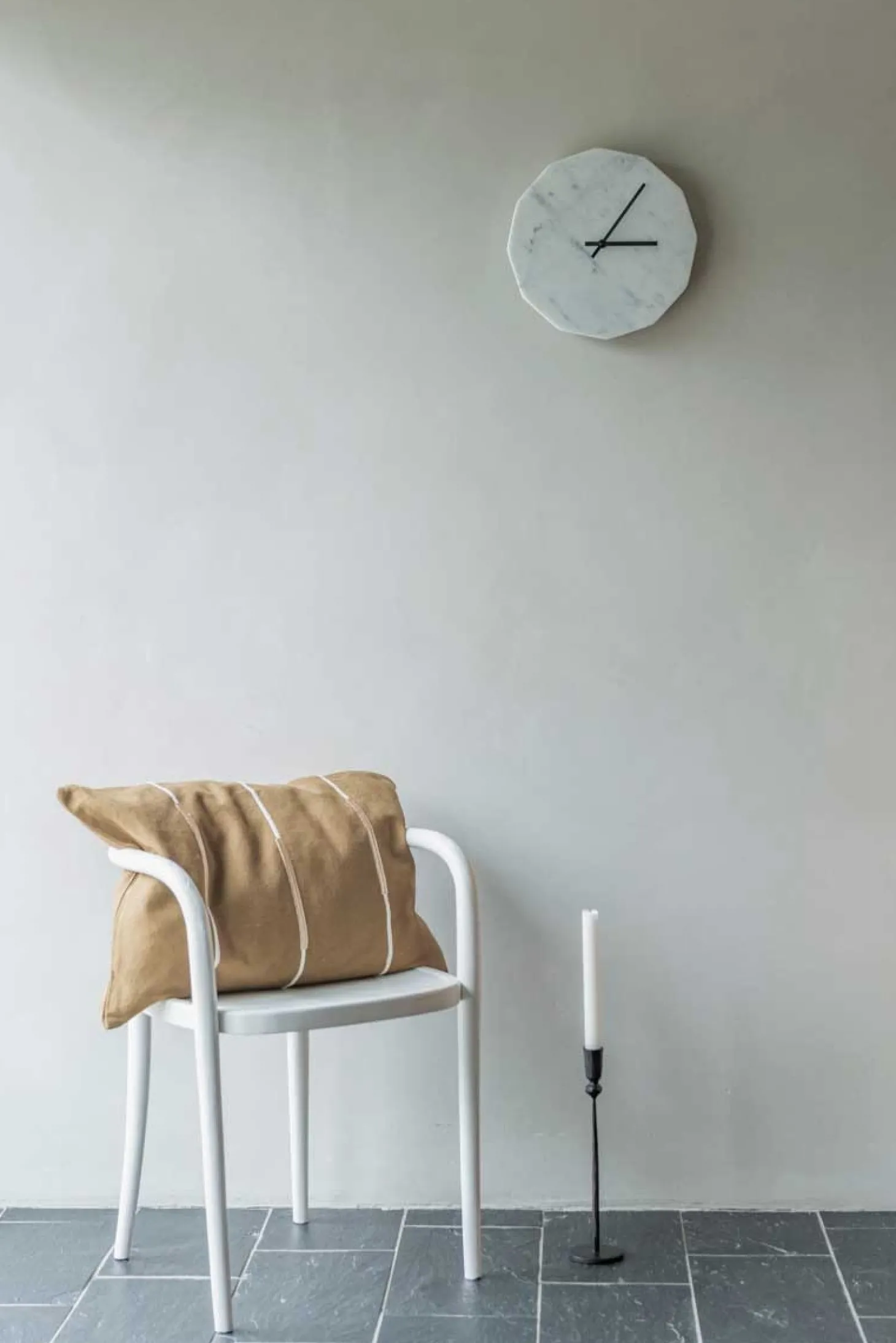 Hemverk - Vægur - Marble Bianco - Hvid/Sort - Ø28 cm