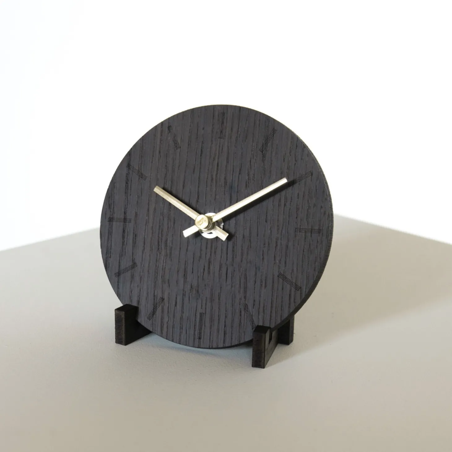 Hemverk - Vægur - Mørk eg - Ø12 cm - Kobber visere