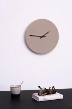 Hemverk - Vægur - Shape Chocolate - Sorte visere - Ø38 cm