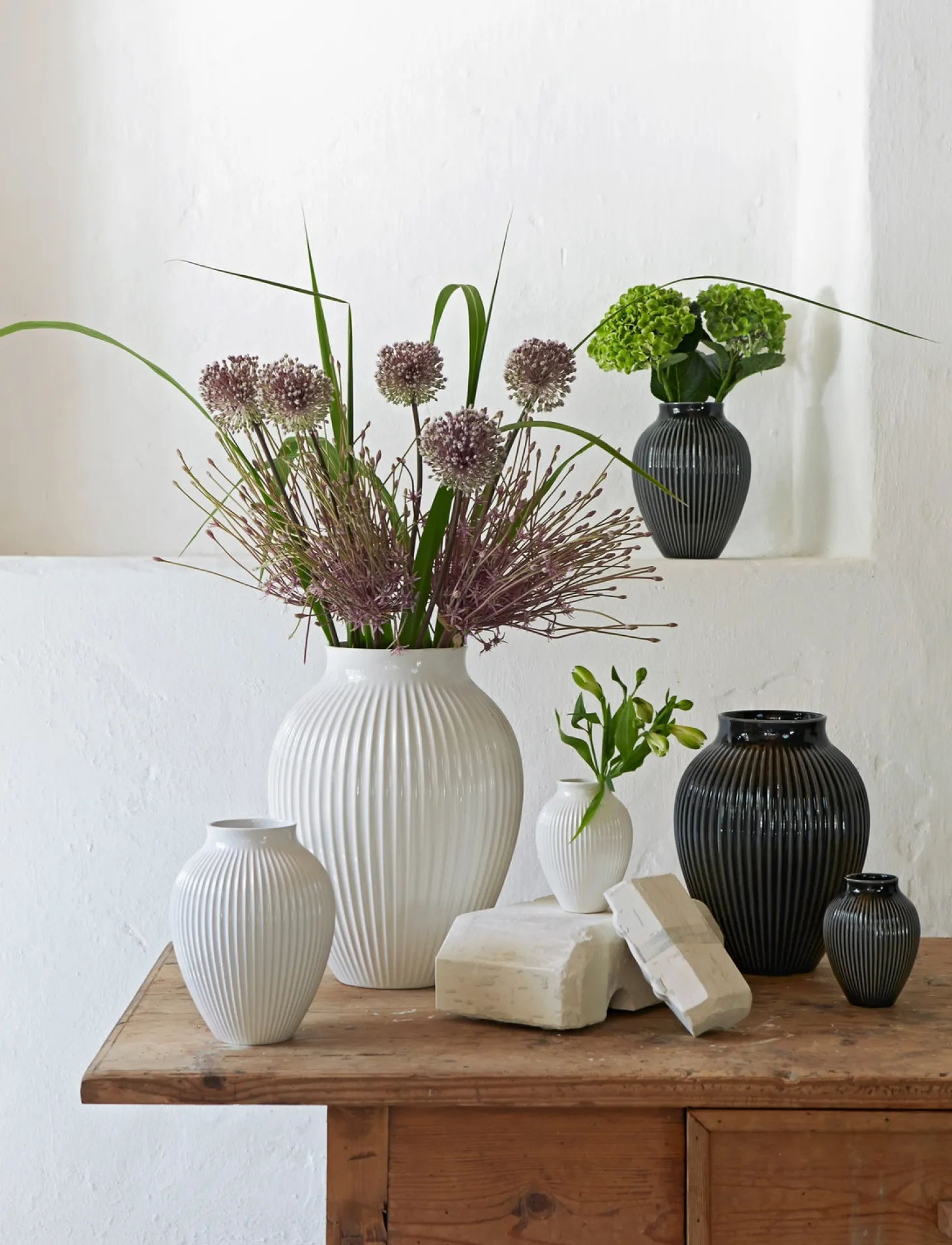 Knabstrup Keramik - vase H 27 cm ripple black