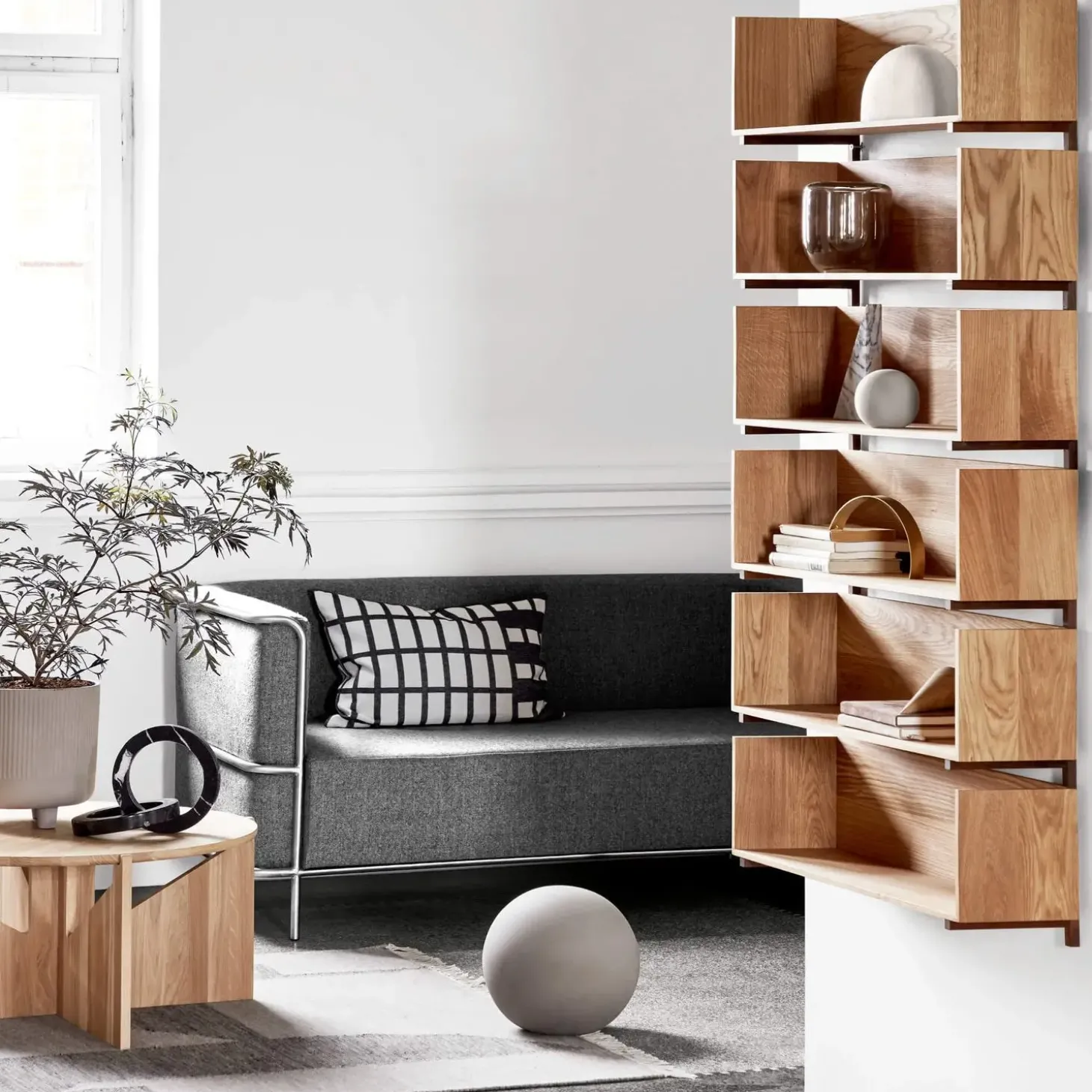 Kristina Dam - væghylde i Eg - Stack Wall Shelf - 75 cm