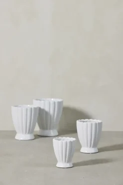 Lene Bjerre - Shenella urtepotteskjuler H12 cm. hvid