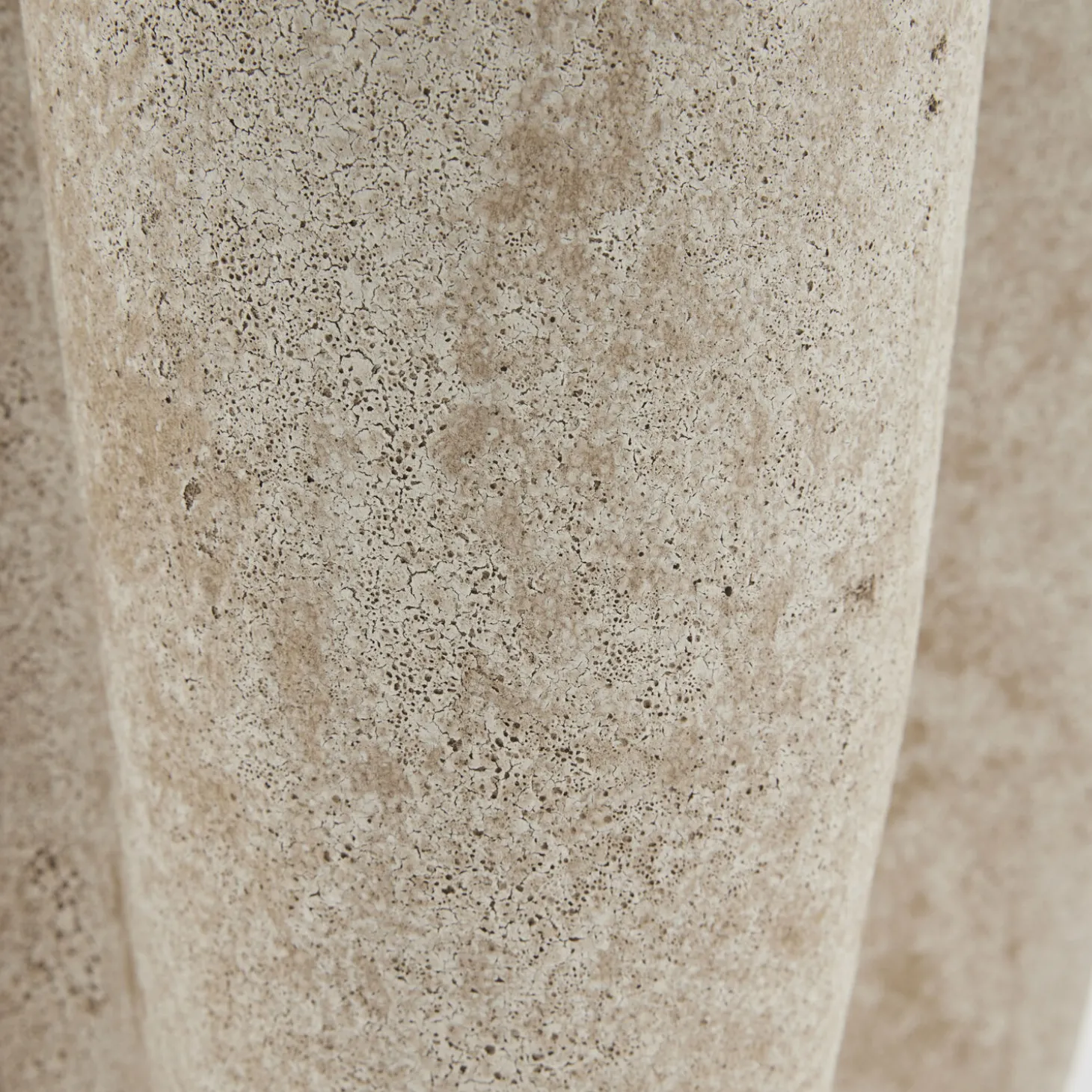 Lene Bjerre - Valina skjuler i stentøj 13,5x21 cm. sand