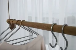 LindDNA bøjlestang - Swing 80 cm (nature oak/nature lether cord)