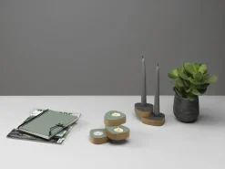 LindDNA lysestage - Curve candle holder nupo black/oak (sæt af 2 stk.)