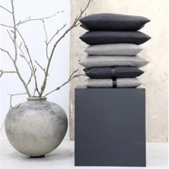 Louise Smærup - Pude Boule - Black (40x60 cm)