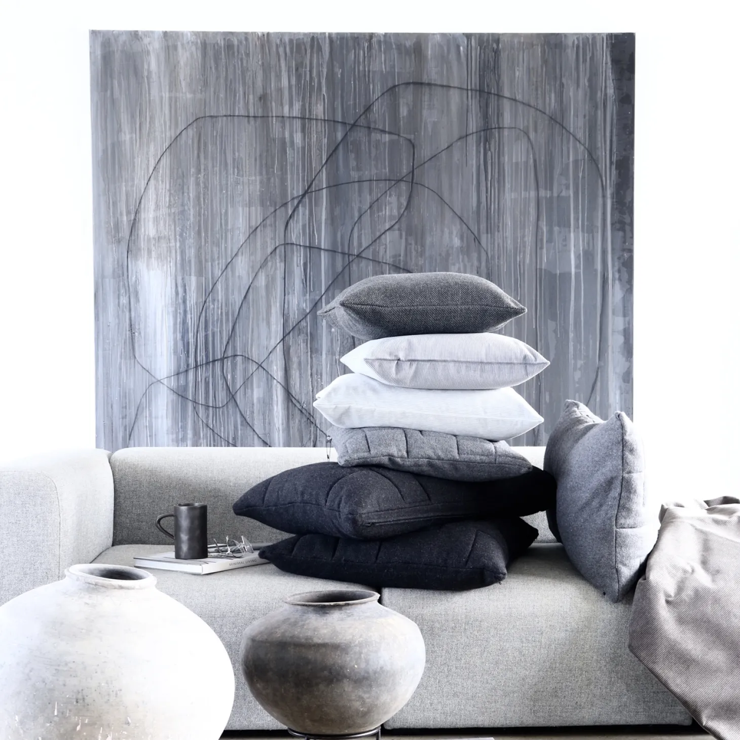 Louise Smærup - Pude i fløjl m. strop - Taupe - 50x80 cm
