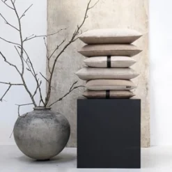 Louise Smærup - Pude Phobos - Dark Sand (40x60 cm)