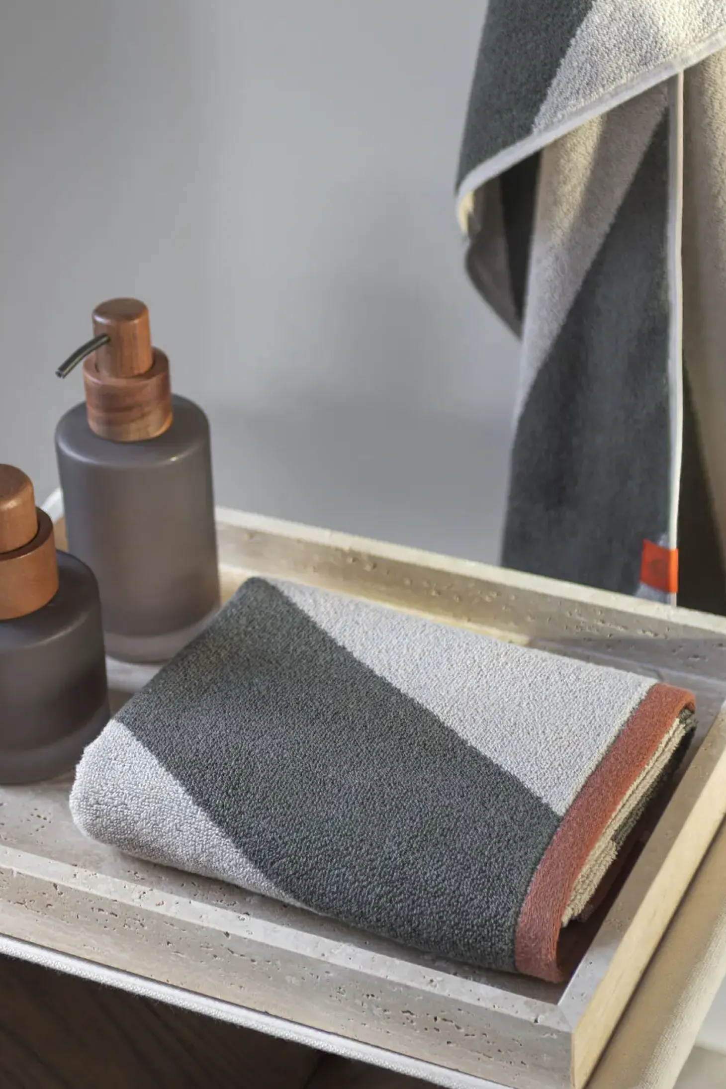 Mette Ditmer - DIAGONAL bath towel - Dark olive