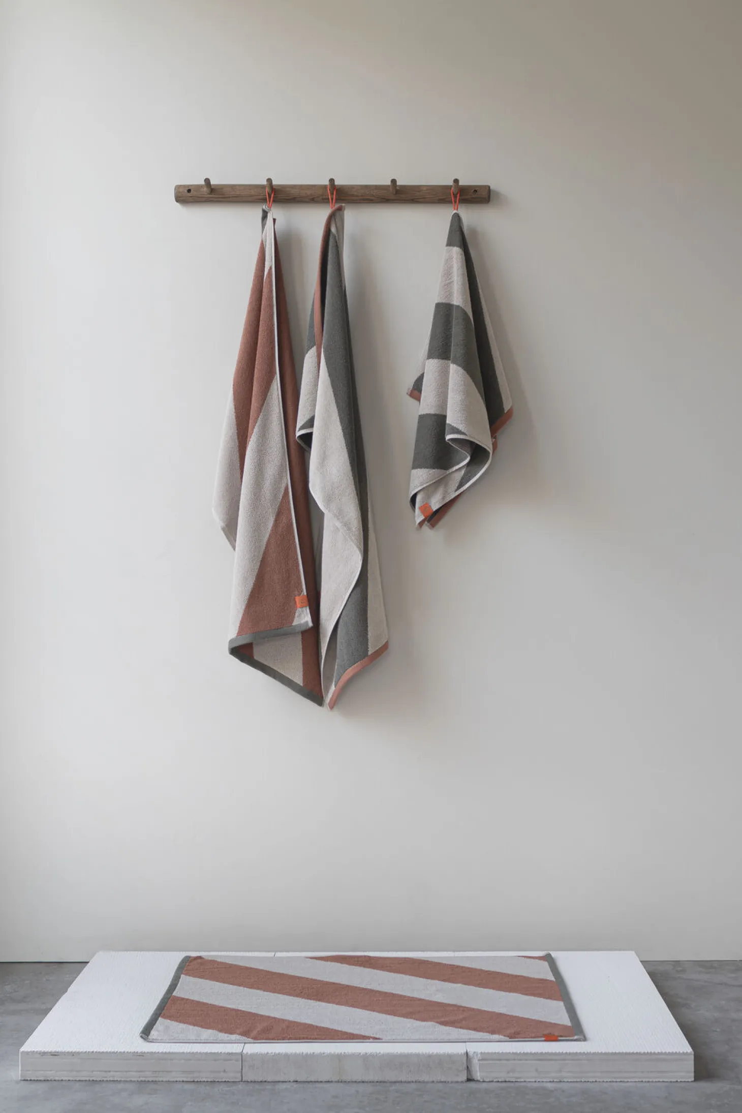 Mette Ditmer - DIAGONAL towel - Dark olive