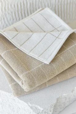 Mette Ditmer - FLINESTEN badehåndklæde, Sand / Off-white