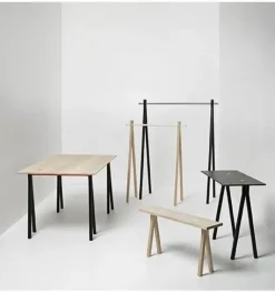 Nomess - 2-DOTS Konsol Bord - Natur/Sorte ben/Sorte prikker