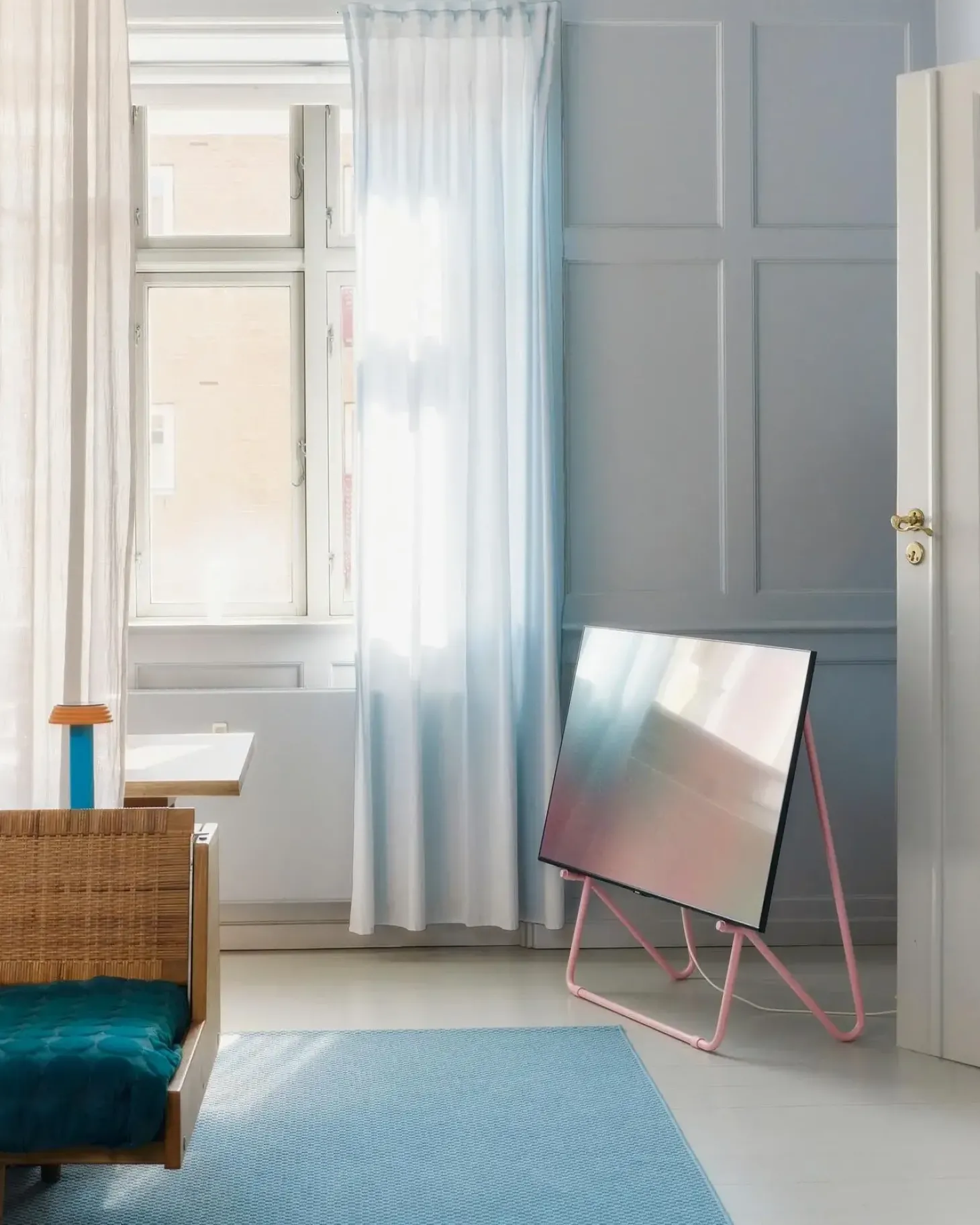 Pedestal - TV-stander - Bloom - Lyserød / Bubble Gum