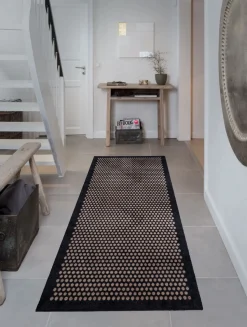 Tica Copenhagen - Løber - Dots - Sort/sand - 90x200 cm