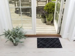 Tica Copenhagen - Smudsmåtte - Lines - Sort/grå - 40x60 cm