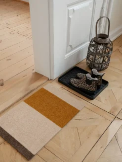 Tica Copenhagen - Smudsmåtte - Stripes Horizon - Ivory-Dijon-Brown - 90x130 cm