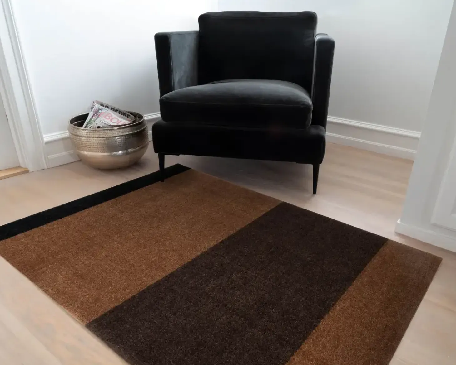 Tica Copenhagen - Smudsmåtte - Stripes Horizon - Cognac/Dark Brown/Black - 90x130 cm