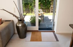 Tica Copenhagen - Smudsmåtte - Stripes Horizon - Ivory-Dijon-Brown - 67x120 cm