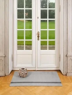 Tica Copenhagen - Smudsmåtte - Stripes Vertical - Lysegrå/Steelgrey - 67x120 cm