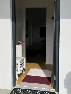Tica Copenhagen - Smudsmåtte - Stripes Horizon - Bordeaux/Rose/Sand - 40x60 cm
