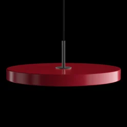 Umage - Pendel m/ sort top - Asteria - Ruby red - Medium Ø43 cm